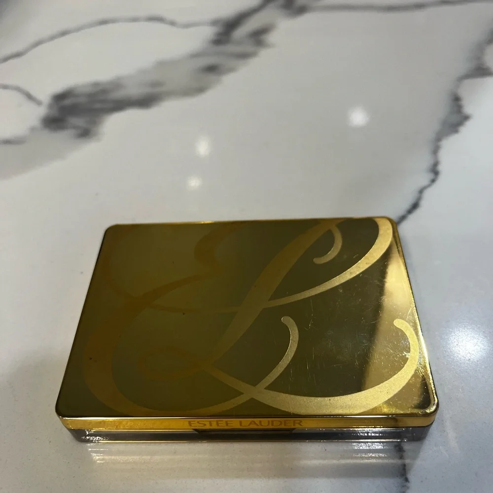 Estēe Lauder Pure Color 09 Esmerald Oasis. Open Box missing the‎ mini brushes